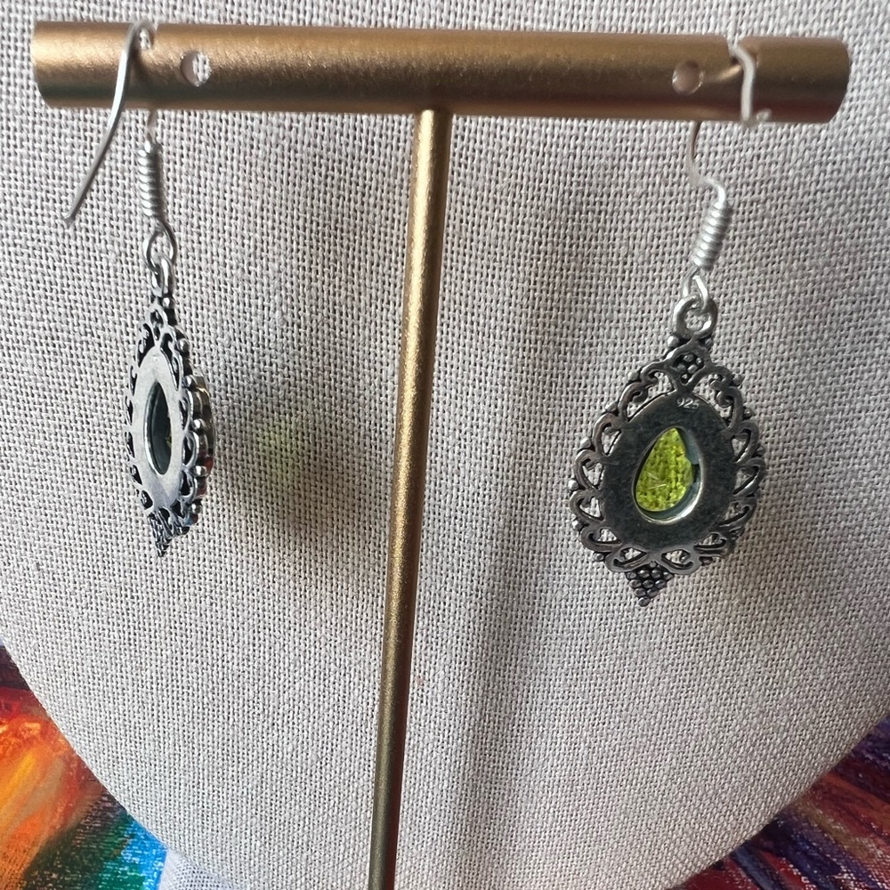 Silver peridot earrings - Picture 3 of 4
